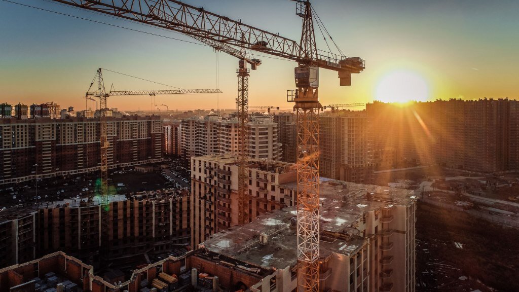 Жилищное строительство в РФ в 2023 г выросло на 7,5%, до 110,4 млн "квадратов"